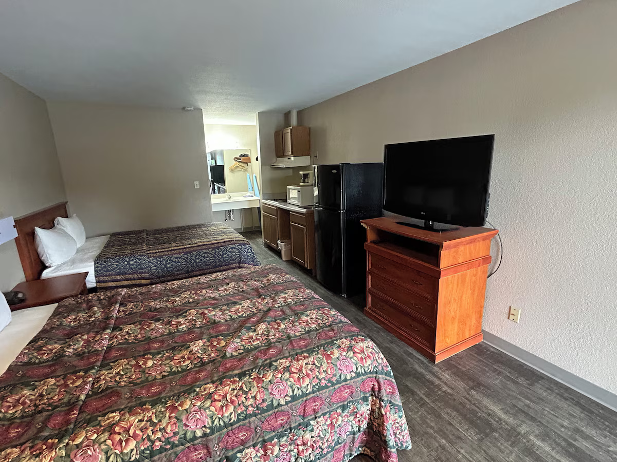 Room with two double beds